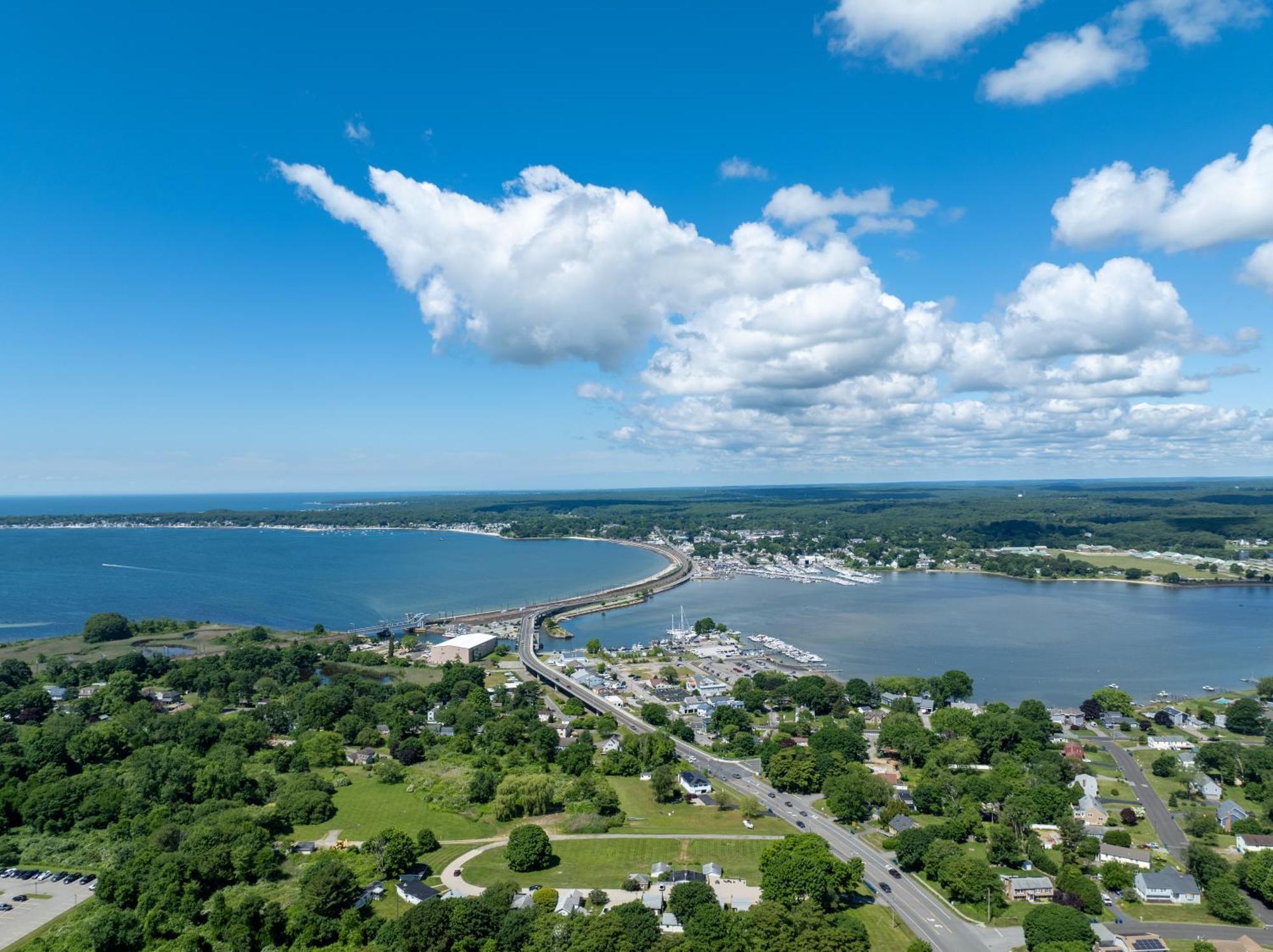 Marina Bay Cottages Waterford Екстер'єр фото